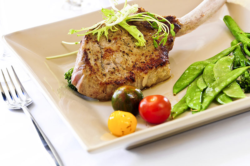 Veal dinner with tomatoes and snap peas